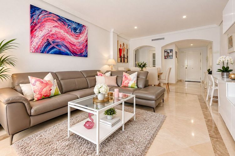 Apartment | Resale in Los Arqueros in Los Arqueros, Los Arqueros-Puerto del Almendro, Costa del Sol - Photo 5