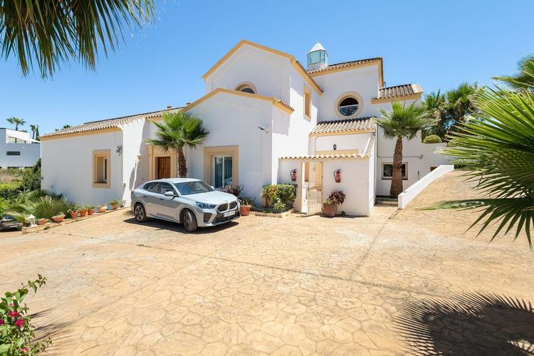 House | Resale in El Paraiso in El Paraiso, Costa del Sol - Photo 4
