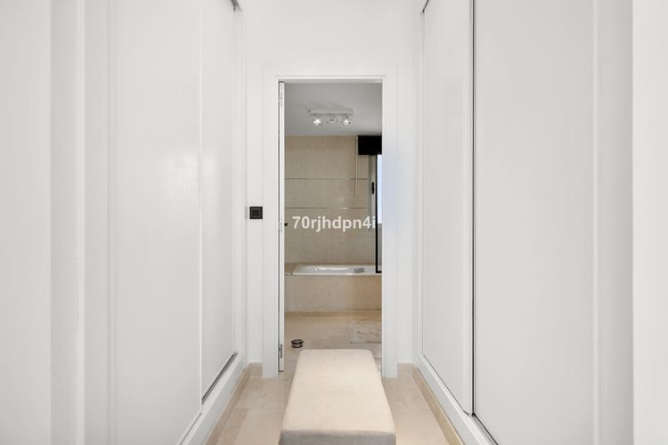 Penthouse | Resale in Estepona in Estepona, Costa del Sol - Photo 3