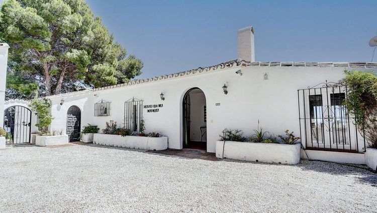 House | Resale in Mijas in Mijas Others, Costa del Sol - Photo 2