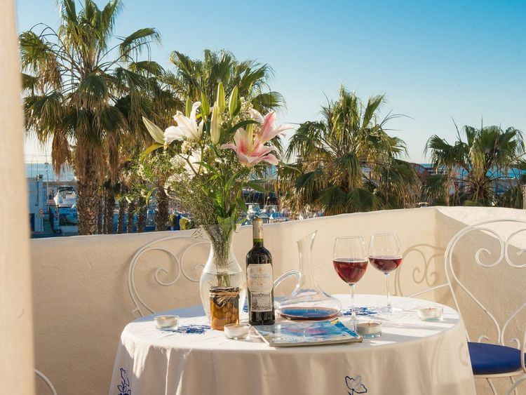 listing card gallery