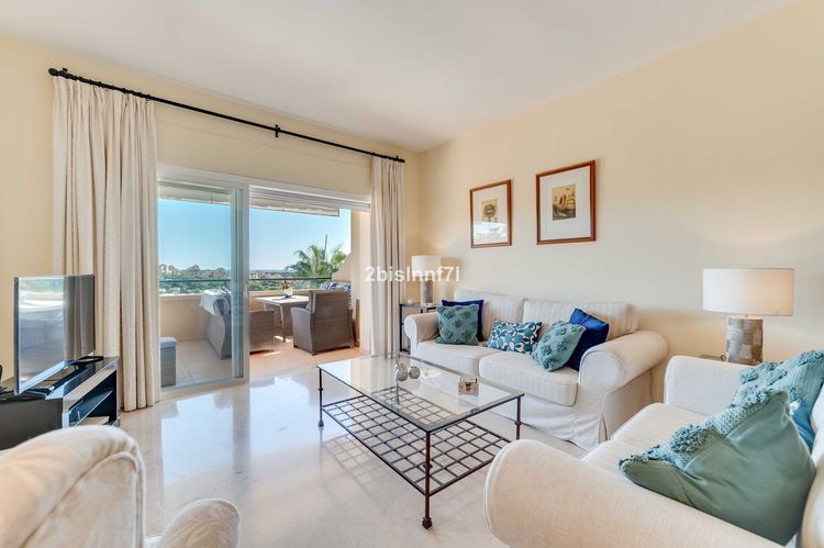 Apartment | Resale in Elviria in Elviria, Costa del Sol - Photo 5
