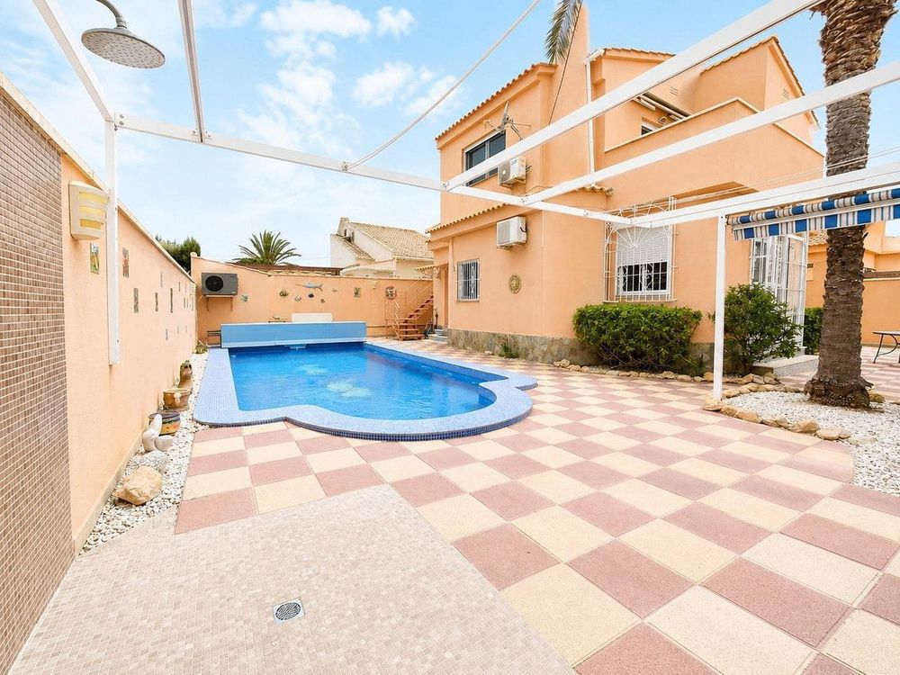 House | Resale in Mil Palmeras in Mil Palmeras, Pilar de la Horadada, Costa Blanca - Main property photo