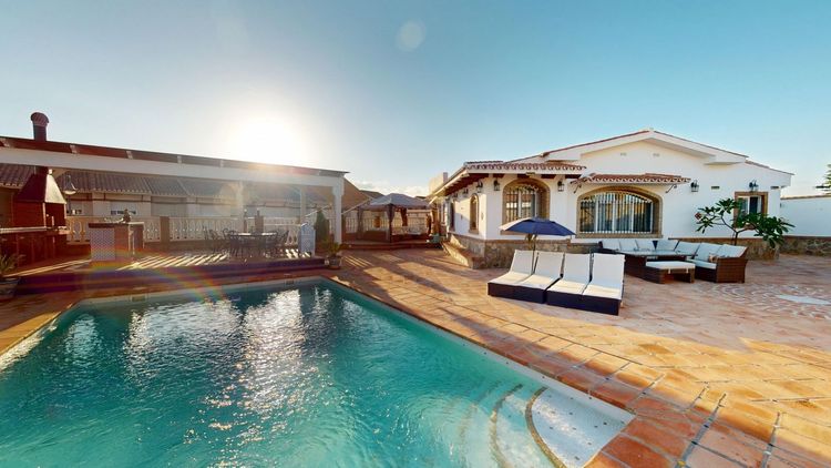 listing card gallery