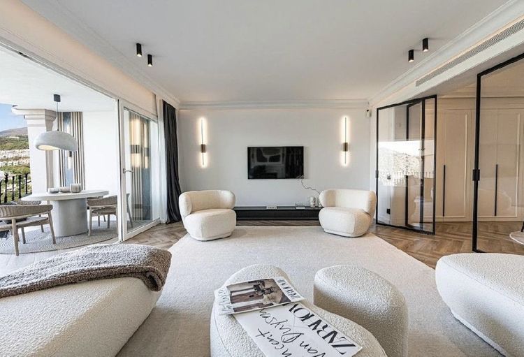 House | Resale in Benahavís in Benahavís Others, Costa del Sol - Photo 2