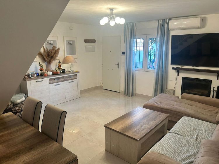 House | Resale in Arroyo de la Miel in Arroyo de la Miel, Costa del Sol - Photo 3