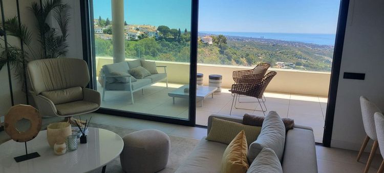 Penthouse | Resale in Altos de los Monteros in Altos de los Monteros, Costa del Sol - Photo 5