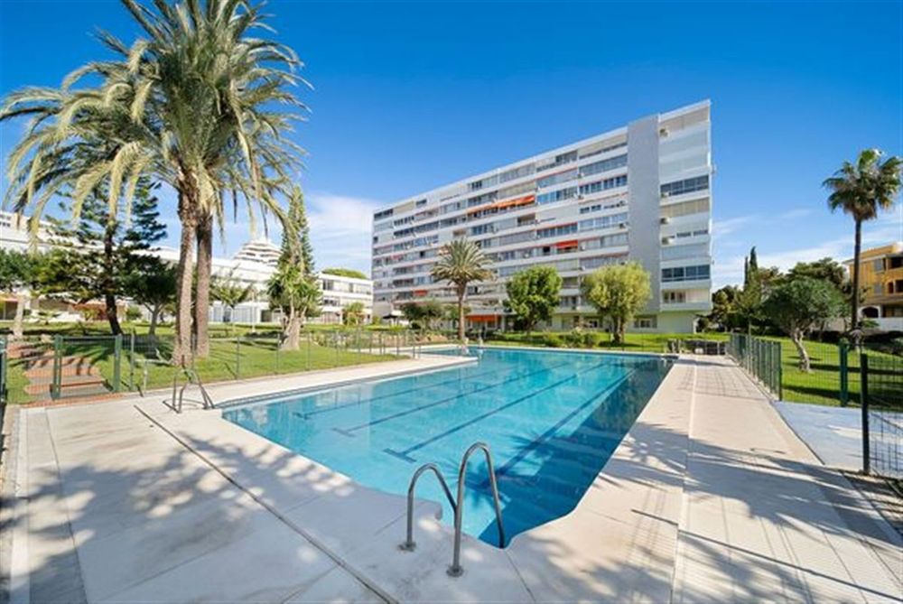 Apartment | Resale in Benalmadena Costa in Benalmadena Costa, Costa del Sol - Main property photo
