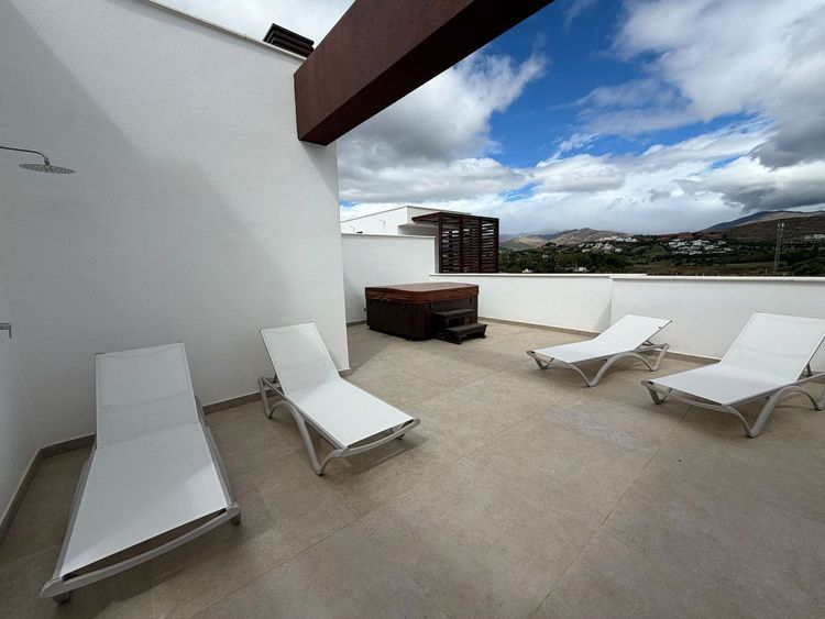 Penthouse | Resale in Estepona in Estepona, Costa del Sol - Photo 5