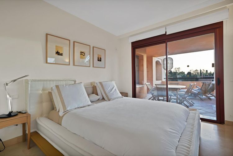 Apartment | Resale in Bahía de Marbella in Bahía de Marbella, Costa del Sol - Photo 5