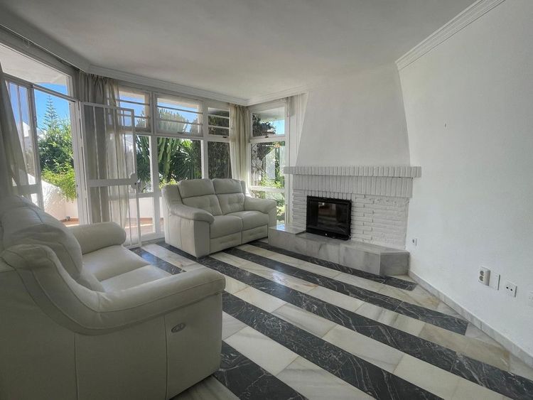 Apartment | Resale in Calahonda in Calahonda, Costa del Sol - Photo 3