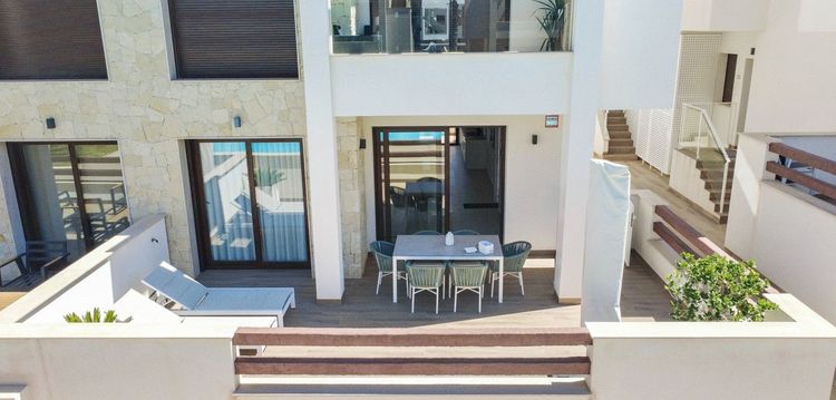 Apartment | Resale in Torrevieja in Torrevieja, Costa Blanca - Photo 2