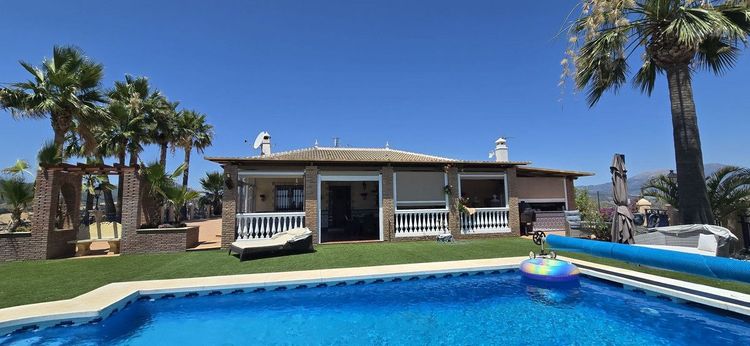 House | Resale in Coín in Coín, Costa del Sol - Photo 4