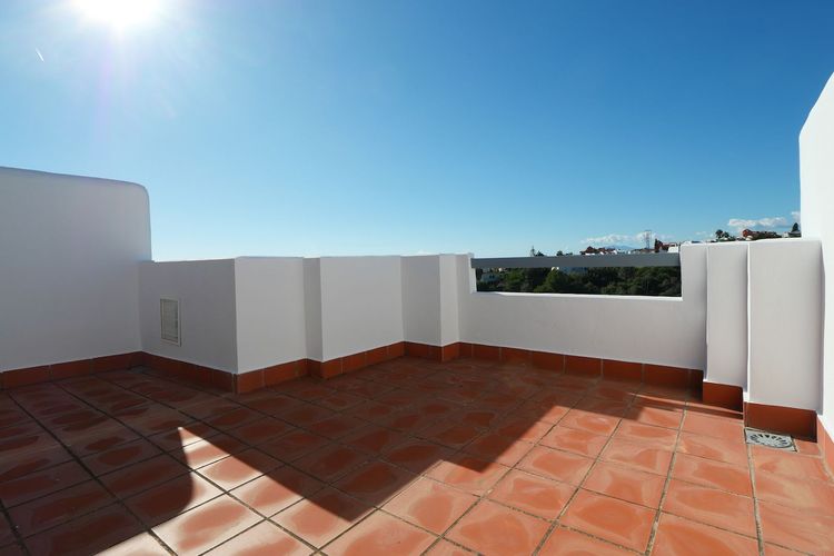 House | Resale in Cabopino in Cabopino, Costa del Sol - Photo 2