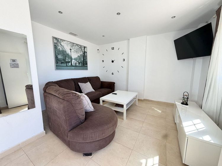 Apartment | Resale in Fuengirola in Fuengirola Others, Costa del Sol - Photo 4