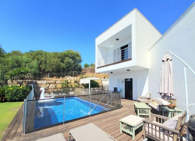 House | Resale in Torreguadiaro in Torreguadiaro, Costa del Sol - Photo 5