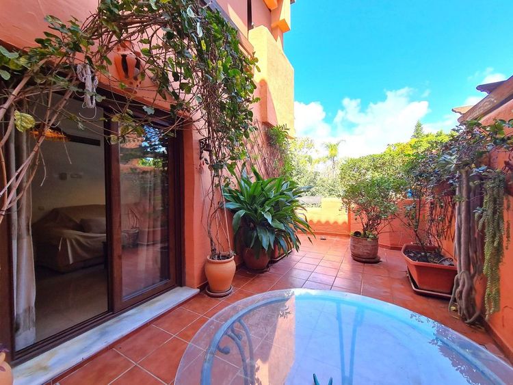 Apartment | Resale in Estepona in Estepona, Costa del Sol - Photo 2