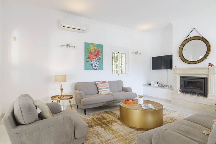 House | Resale in Valtocado in Valtocado, Costa del Sol - Photo 4