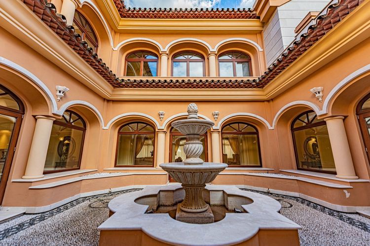 House | Resale in Guadalmina Baja in Guadalmina Baja, Costa del Sol - Photo 5