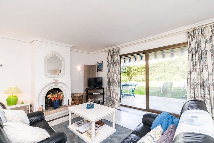 Apartment | Resale in Atalaya in Atalaya, Costa del Sol - Photo 4