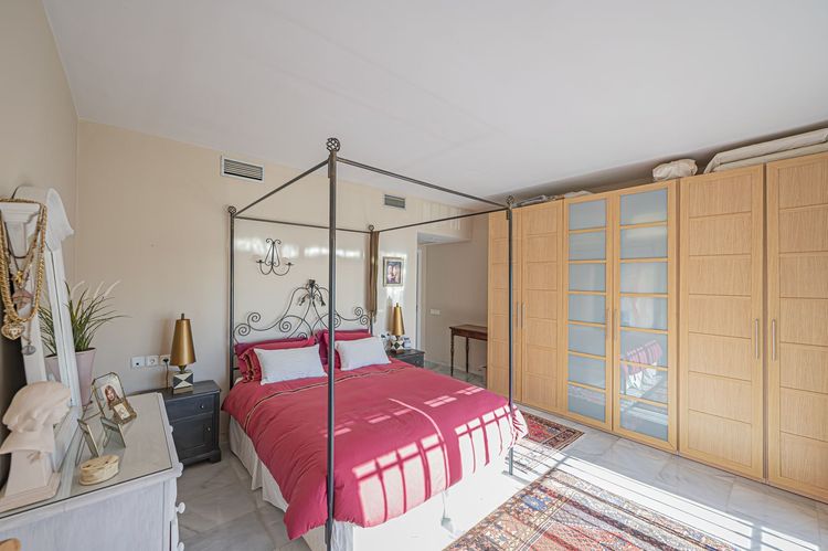 Apartment | Resale in Los Arqueros in Los Arqueros, Costa del Sol - Photo 5