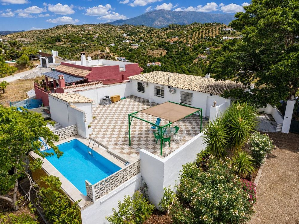 House | Resale in Entrerrios in Entrerrios, Costa del Sol - Main property photo