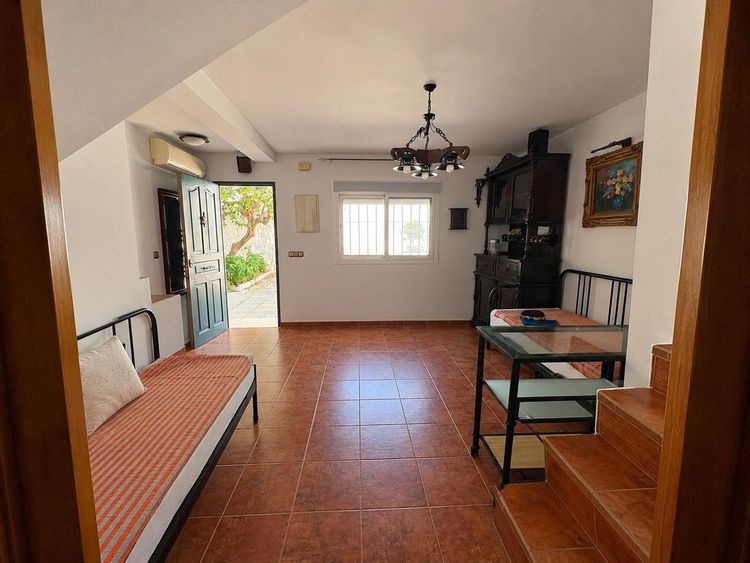 House | Resale in Málaga in Málaga, Costa del Sol - Photo 2