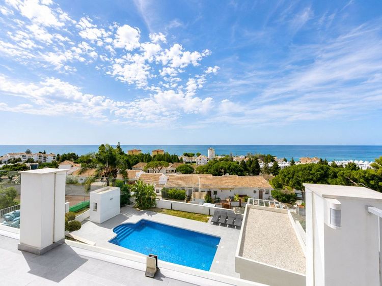 House | Resale in La Cala de Mijas in La Cala de Mijas, Costa del Sol - Photo 4