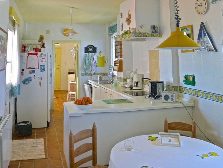 House | Resale in Elviria in Elviria, Costa del Sol - Photo 5