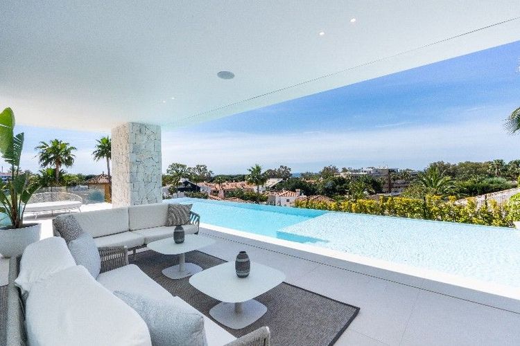 House | Resale in Marbesa in Marbesa, Costa del Sol - Photo 3