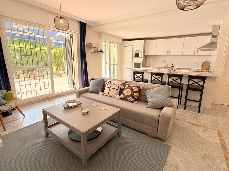 Apartment | Resale in Puerto Banús in Puerto Banús, Costa del Sol - Photo 2