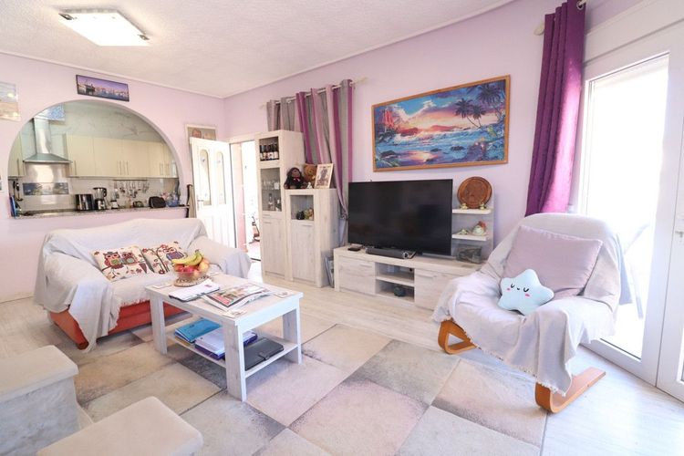 House | Resale in Benimar in Benimar, Costa Blanca - Photo 2