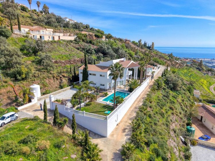 House | Resale in Algarrobo in Algarrobo, Costa del Sol - Photo 2