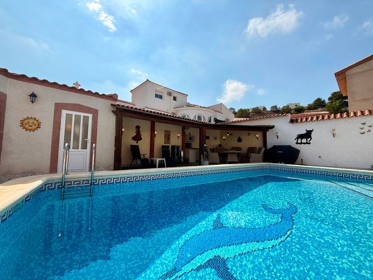 House | Resale in Rojales in Rojales, Rosales / Quesada, Costa Blanca - Photo 2