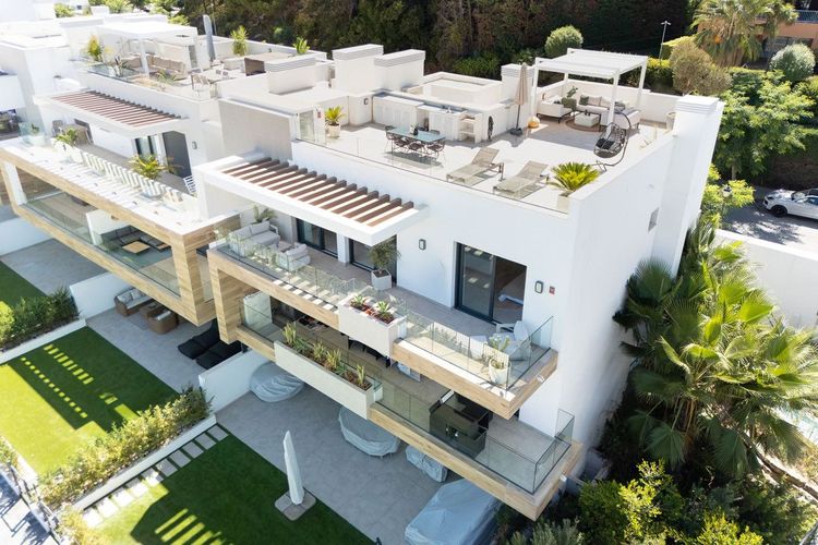 Penthouse | Resale in New Golden Mile in New Golden Mile, Costa del Sol - Photo 2