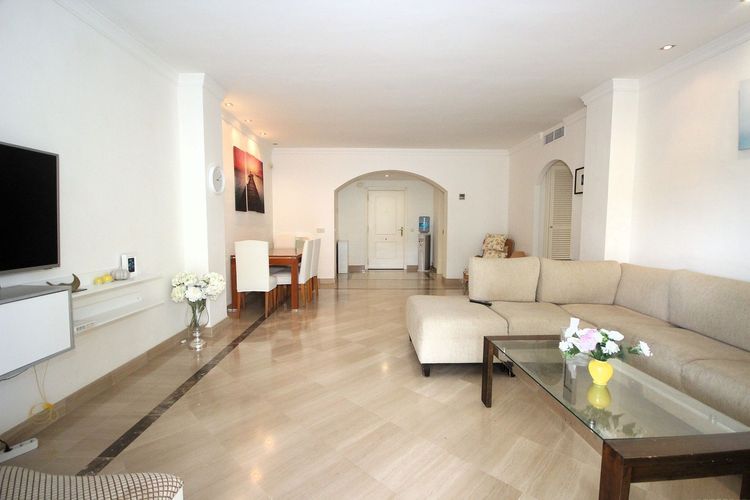 Apartment | Resale in Bahía de Marbella in Bahía de Marbella, Costa del Sol - Photo 4