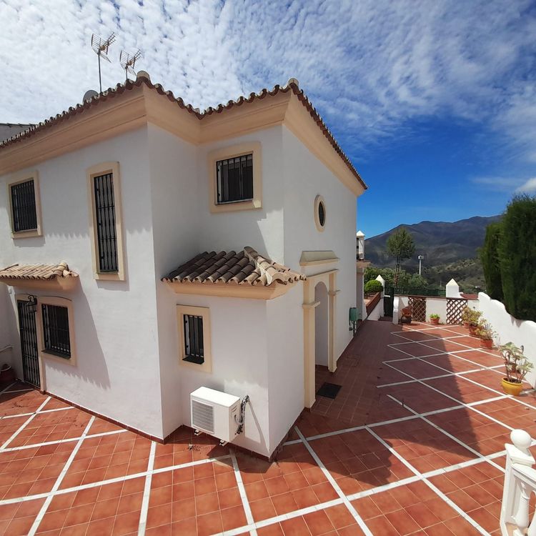 House | Resale in Alhaurin Golf in Alhaurin Golf, Costa del Sol - Photo 3