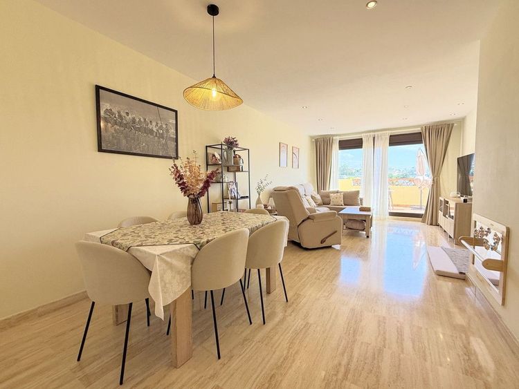 Penthouse | Resale in Estepona in Estepona, Costa del Sol - Photo 4