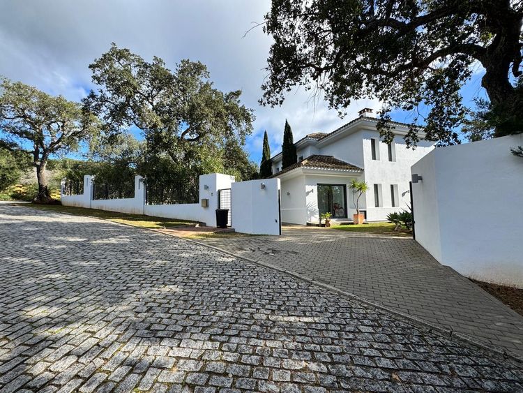 House | Resale in Sotogrande Alto in Sotogrande Alto, Costa del Sol - Photo 2