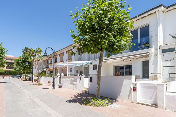 House | Resale in La Cala de Mijas in La Cala de Mijas, Costa del Sol - Photo 3