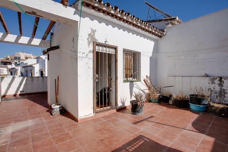 House | Resale in Estepona in Estepona, Costa del Sol - Photo 3