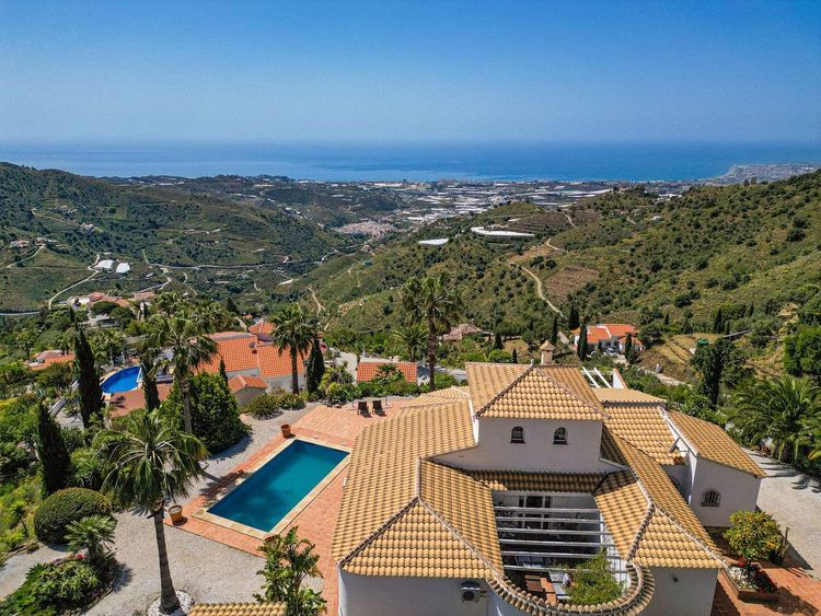 House | Resale in Arenas in Arenas, Costa del Sol - Photo 5