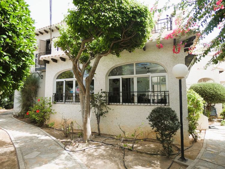 House | Resale in Cabo Roig in Cabo Roig, Costa Blanca - Photo 3