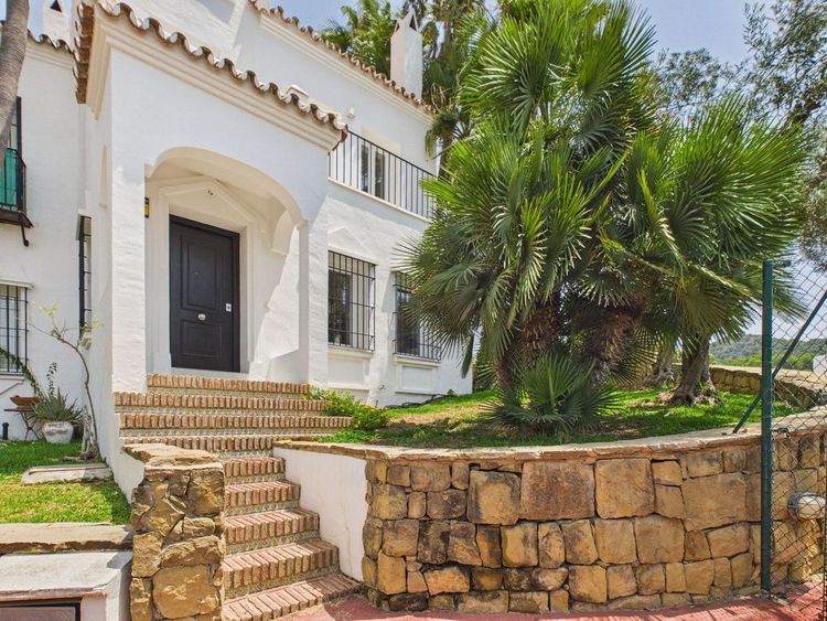 House | Resale in Istán in Istán, Costa del Sol - Photo 3