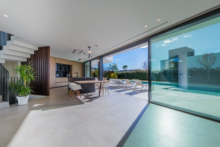 House | Resale in Málaga Este in Málaga Este, Costa del Sol - Photo 5