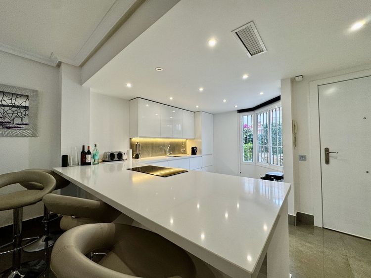 House | Resale in Cabopino in Cabopino, Costa del Sol - Photo 3