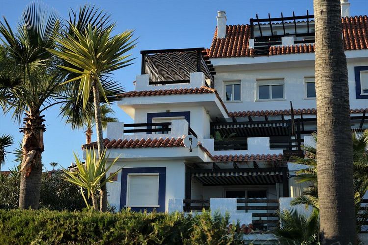 House | Resale in Manilva in Manilva, Costa del Sol - Photo 3