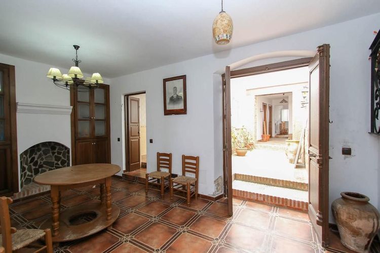 House | Resale in Guaro in Guaro, Costa del Sol - Photo 4
