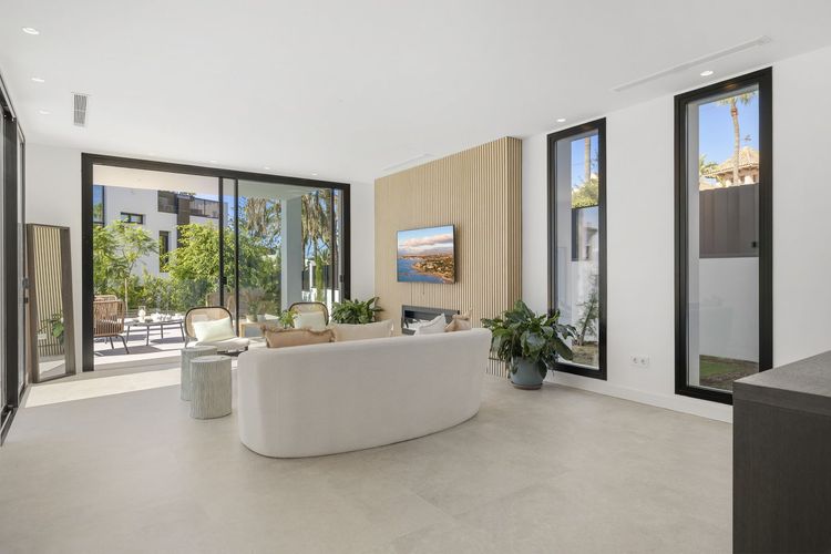 House | Resale in Marbesa in Marbesa, Costa del Sol - Photo 3