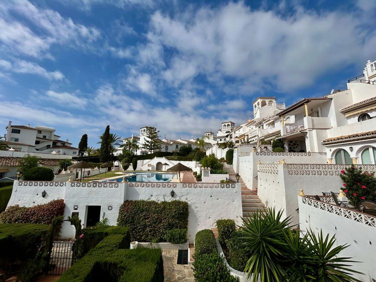 House | Resale in Elviria in Elviria, Costa del Sol - Photo 4